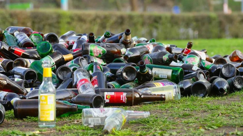 bottles-3302316_1920_c.pixabay_satya_prem